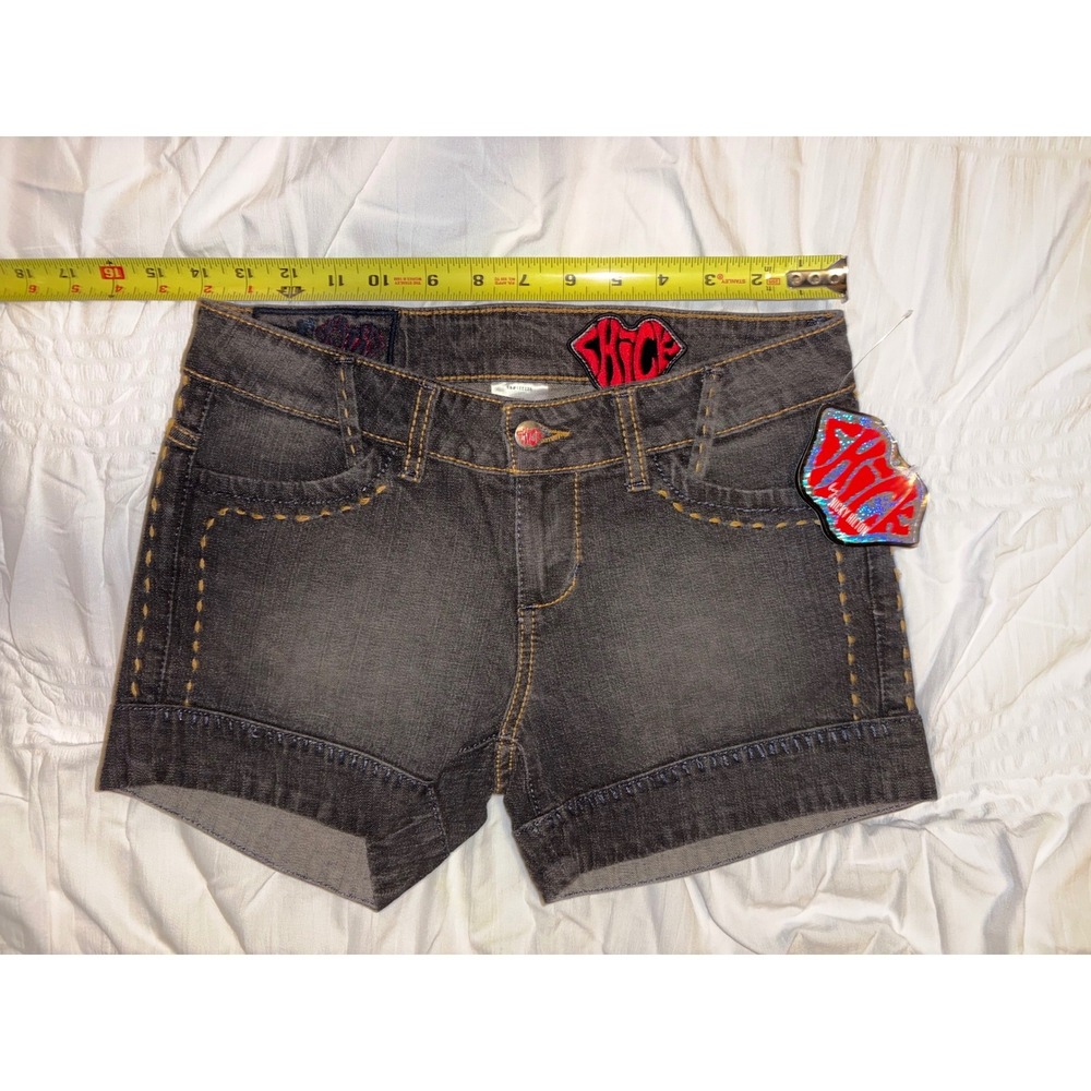 Chick by Nicky Hilton Gray Denim Shorts Y2K Skull Lip Patch Size 26 NWT T04-23